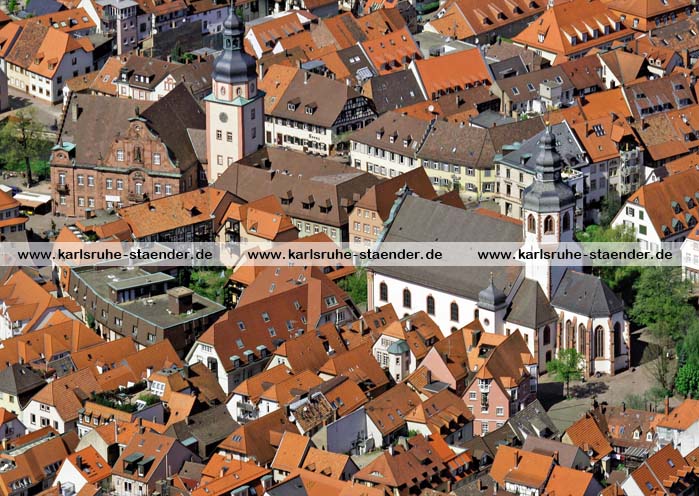 Postkarte Das Zentrum von Ettlingen mit Rathaus und Martinskirche Postkarte Das Zentrum von Ettlingen mit Rathaus und Martinskirche