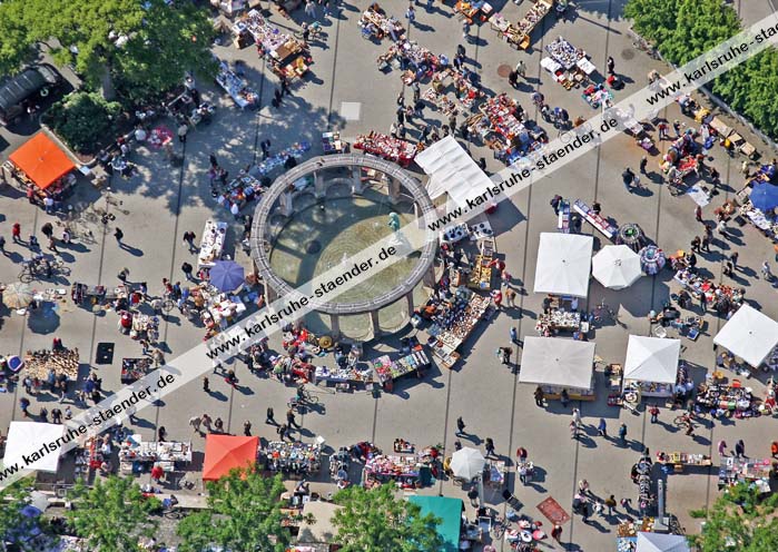 Postkarte Flohmarkt auf dem Stephansplatz in Karlsruhe Postkarte Flohmarkt auf dem Stephansplatz in Karlsruhe